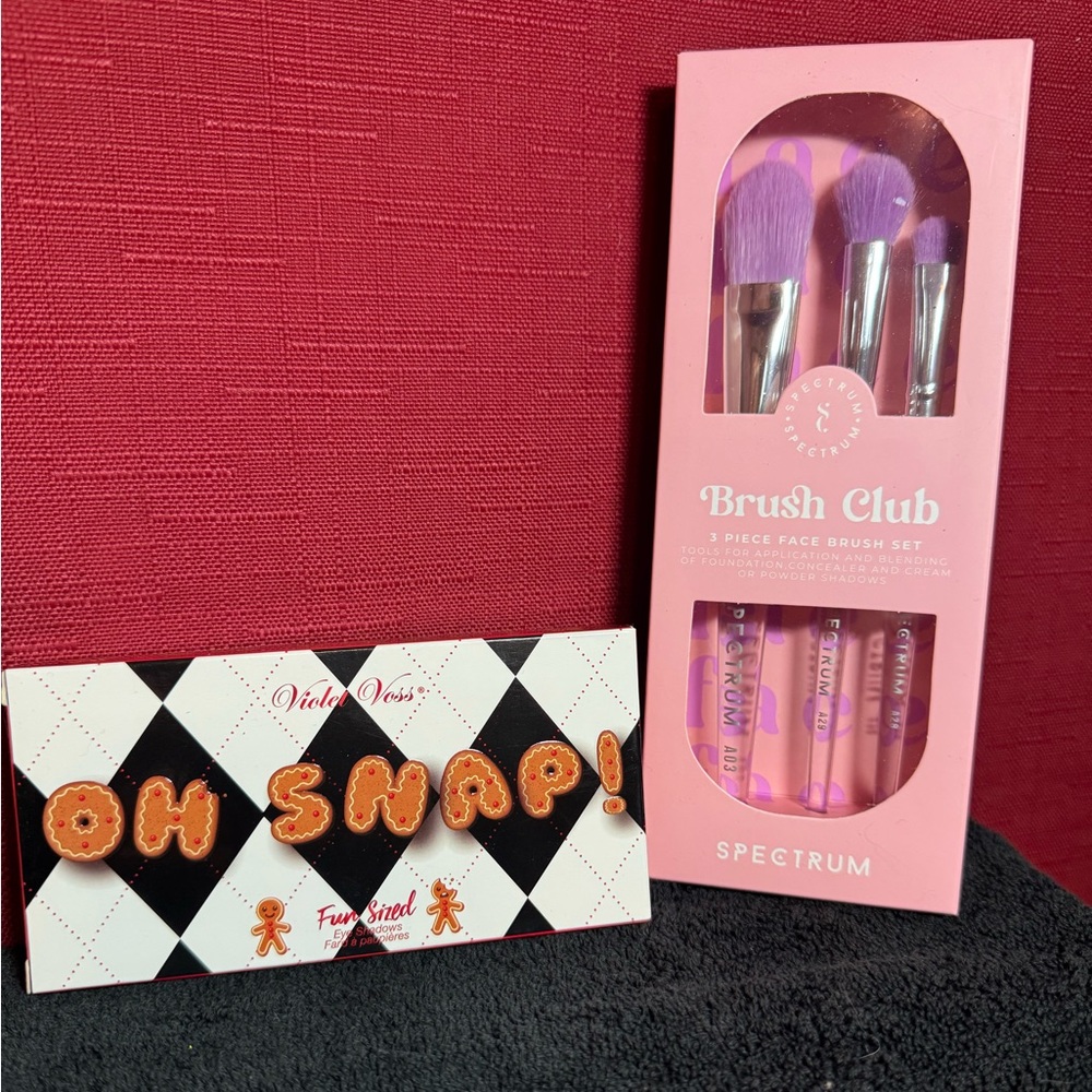 Mini Eyeshadow palette and 3 brush bundle Everything NIB never opened